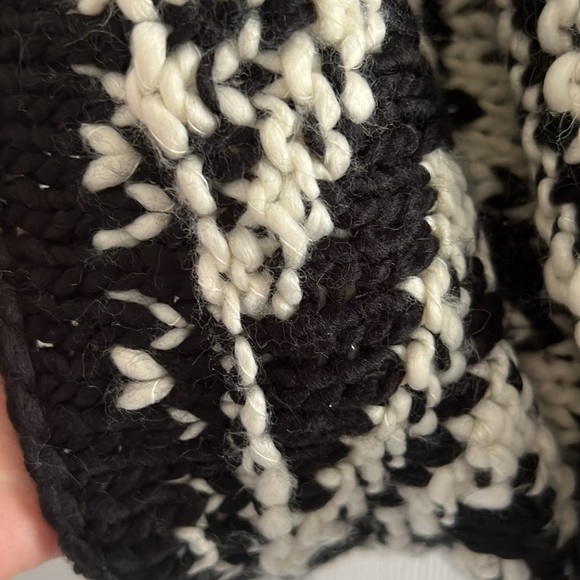 Gap - infinity Knit Black + White Scarf - Picture 2 of 4